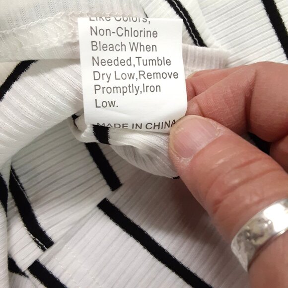 Shein Womans Pullover Blouse Size LARGE Long Sleeve Midriff Crop Top Black/White - Picture 4 of 8